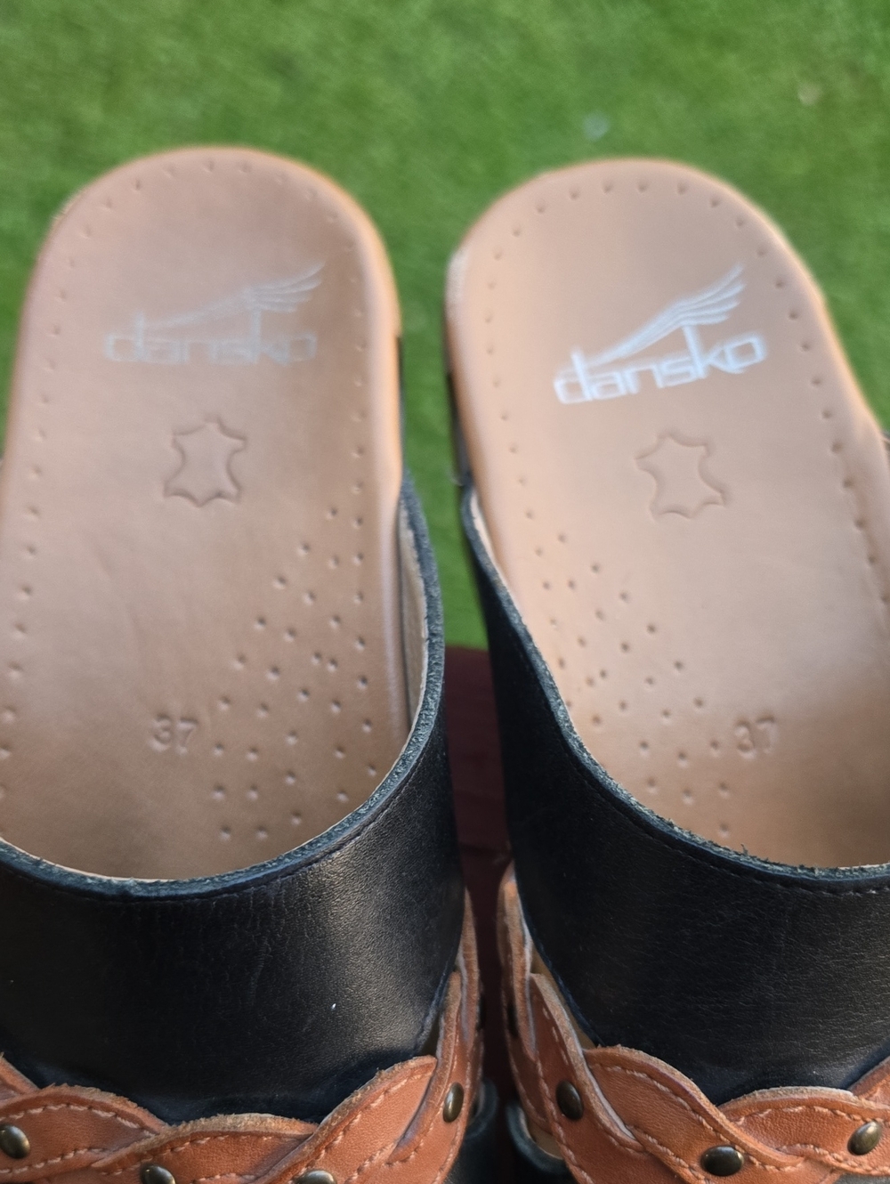 Dansko Wmn Black Leather Slip-On Clogs with Tan Braided Strap Metal Accent Sz 37 - Picture 3 of 7